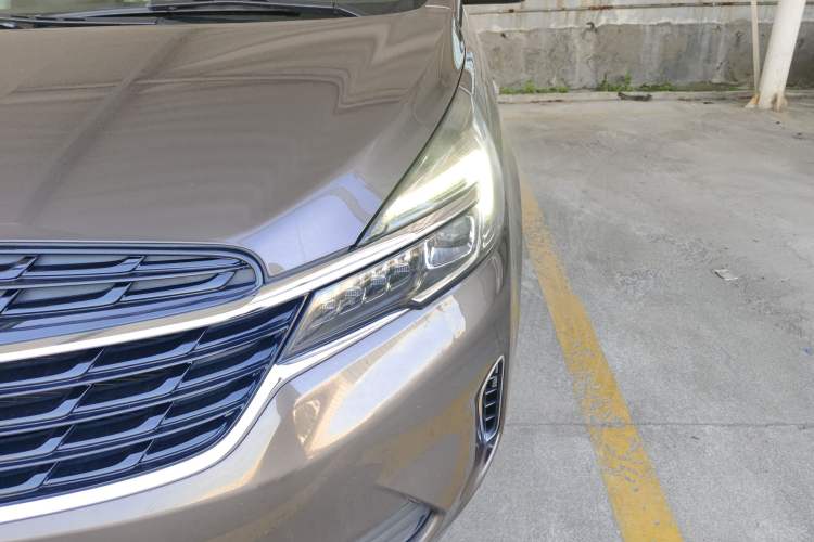 Used Buick GL8 2021 Land Cruiser Executive Class 652T Luxury Model
