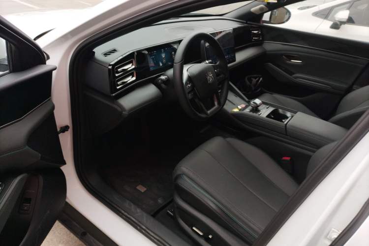 Used BYD Qin L 2025 DM-i Smart Drive 120KM Superior Model
