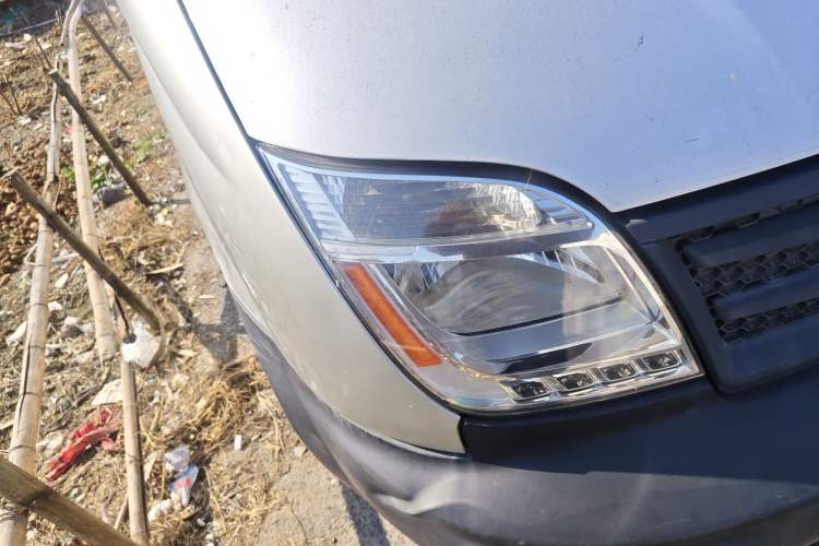 Used SAIC MAXUS Xintu V80 2017 2.5T 6-Speed Manual Aoyuntong National V Short Wheelbase Mid-Height 5/6/10-Seater