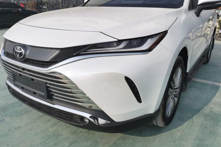 Used Toyota Harrier 2022 2.0L CVT Two-Wheel Drive Deluxe Edition
