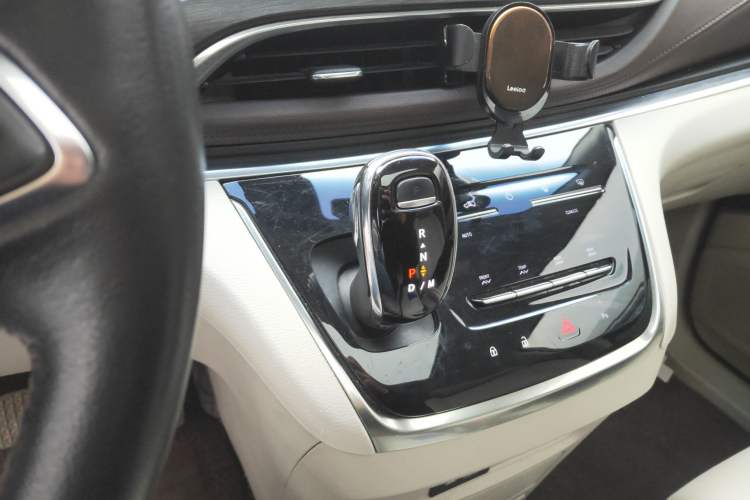 Used Buick GL8 2022 Land Business Class 652T Luxury Model
