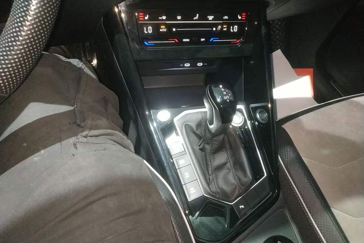 Used Volkswagen Tayron X 2020 330TSI Two-Wheel Drive Luxury Smart Connectivity Version
