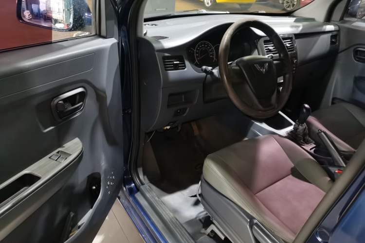 Used Wuling Rongguang V 2015 1.2L Base Version