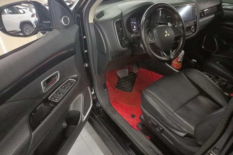 Used Mitsubishi Outlander 2019 2.4L 4x4 Zhi Xiang Edition 5 Seats China VI Standard
