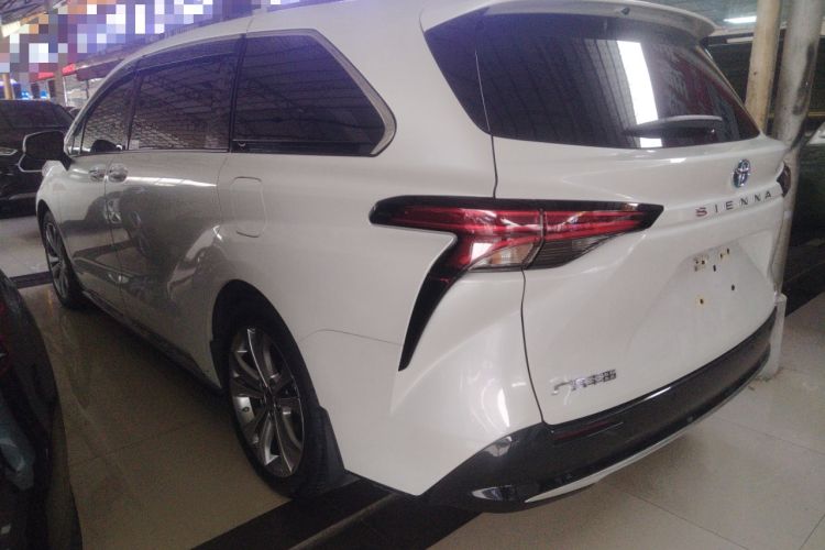 Used Toyota Sienna 2023 2.5L Hybrid Deluxe Edition
