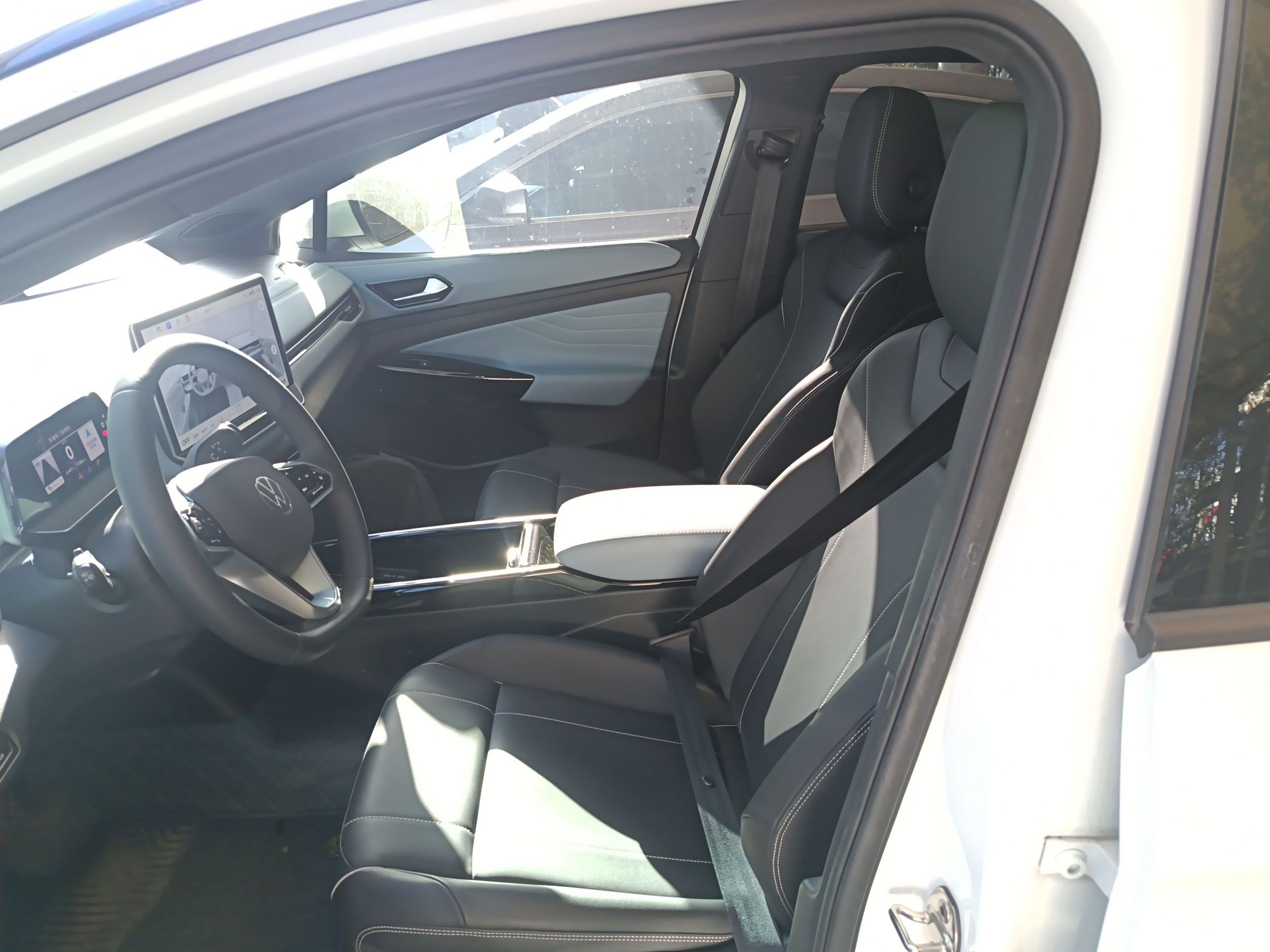 Переднее сиденье в автомобиле