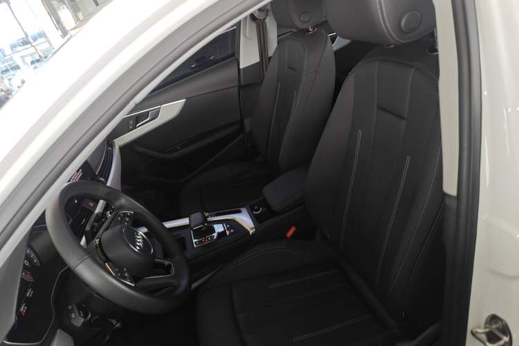 Used Audi A4L 2020 40 TFSI Fashionable and Elegant Model
