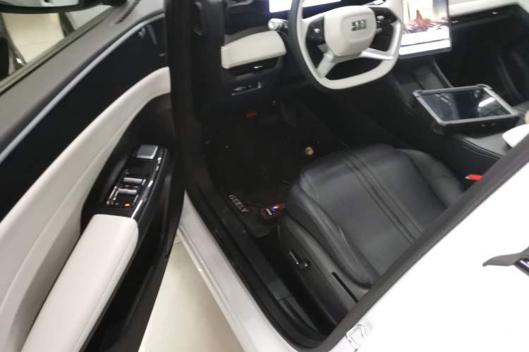 Used  L7 2024 1.5T 115 km PLUS Dragon Edition