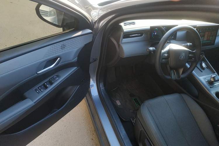 Used BYD Qin PLUS 2025 DM-i Smart Drive 55KM Leading Model
