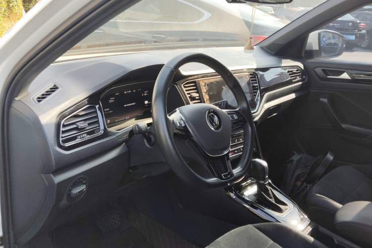 Used Volkswagen T-ROC 2021 280TSI DSG Two-Wheel Drive Luxury Smart Connectivity Version
