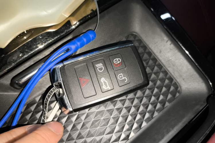 Used Land Rover Range Rover Evoque 2021 Range Rover Velar 249 PS R-Dynamic HSE Luxury Edition