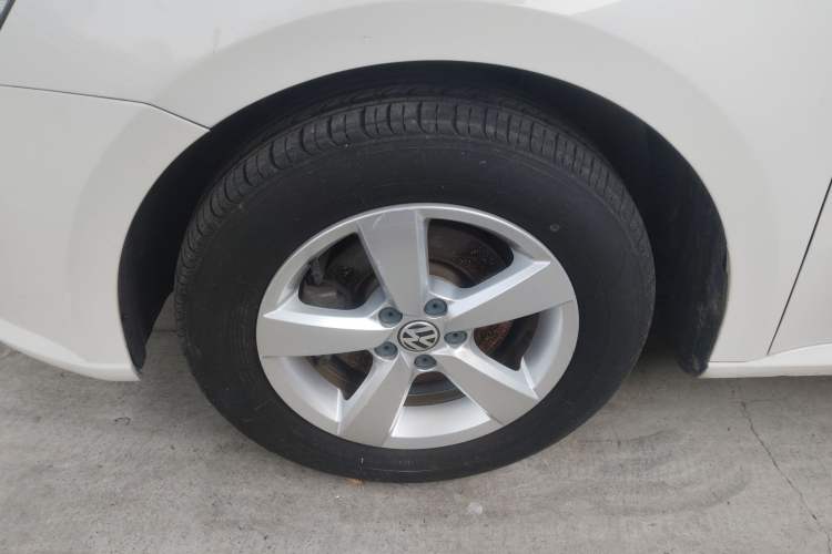 Used Volkswagen Lavida 2013 Revised Classic 1.6L Automatic Fashion Edition