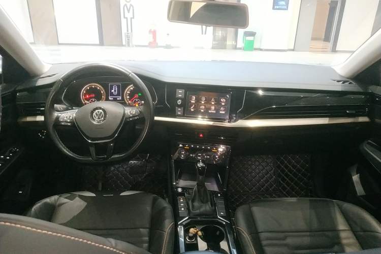 Used Volkswagen Passat 2019 330TSI Elite Edition China VI
