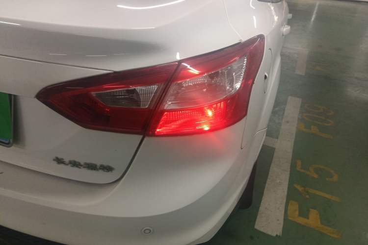 Used Ford Focus 2012 Sedan 1.6L Automatic Fashion Edition