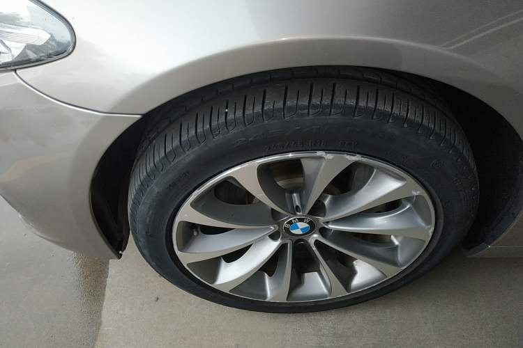 Used BMW 5 Series 2014 528Li Leading Model
