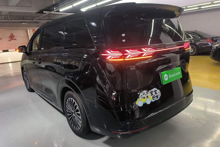 Used Denza D9 2022 DM-i 970 Four-Wheel Drive Flagship Model