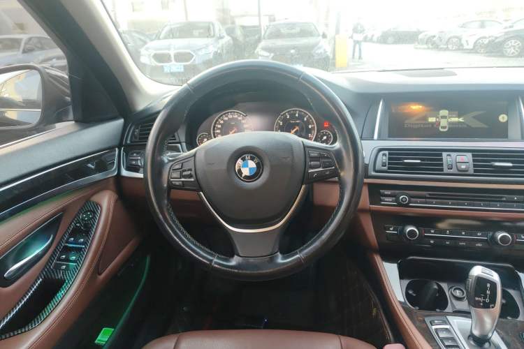 Used BMW 5 Series 2017 525Li Leading Model
