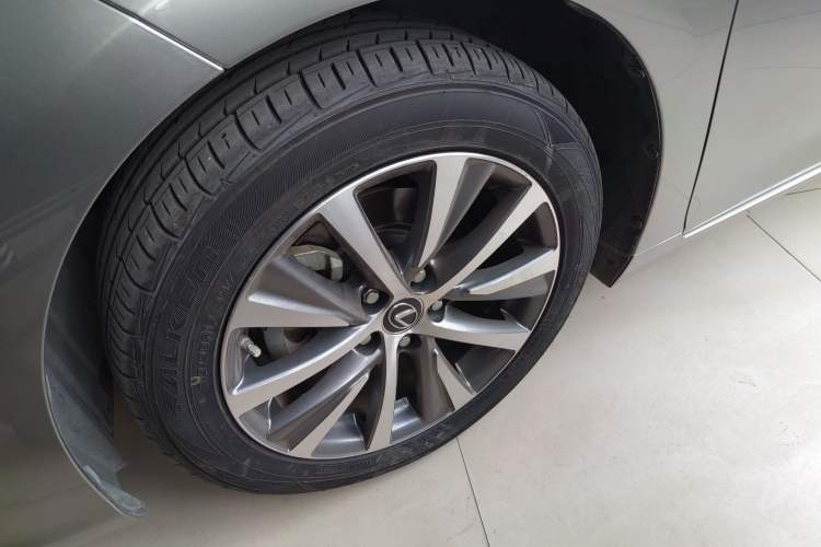 Used Lexus ES 2018 300h Premier Edition China VI Standard