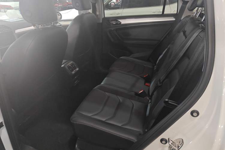 Used Volkswagen Tiguan L 2019 Revised 330TSI Automatic Two-Wheel Drive Smart & Luxury Edition China VI Standard
