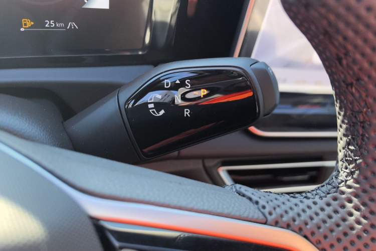 Used Volkswagen Tiguan L 2024 PRO 330TSI Two-Wheel Drive R-Line Smart Edition