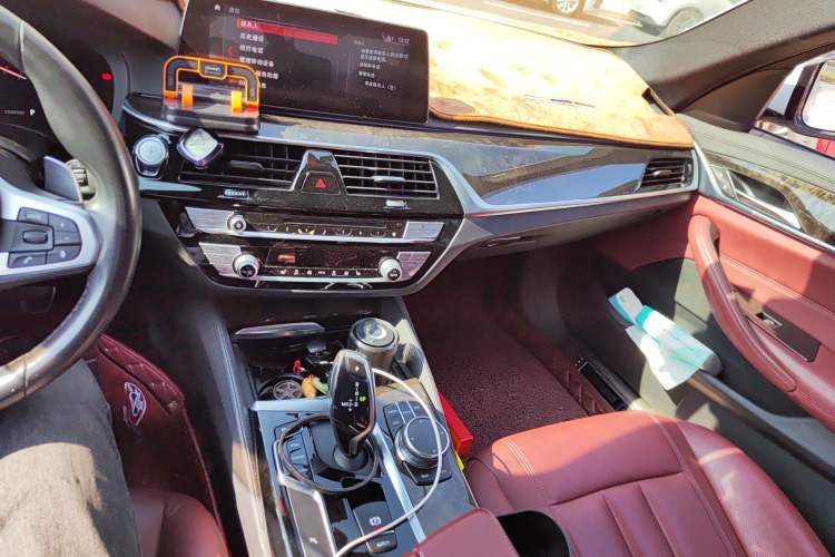 Used BMW 5 Series 2019 Facelifted 530Li Leading Edition M Sport Package