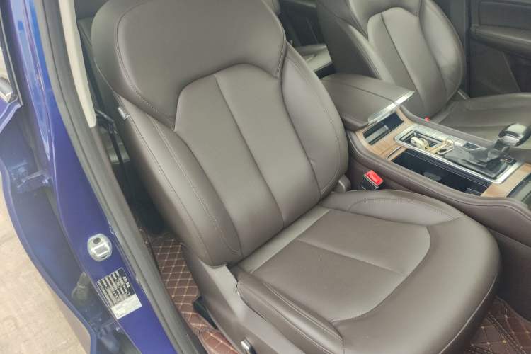 Used Roewe RX8 2018 30T Smart Connectivity Two-Wheel Drive Flagship Edition
