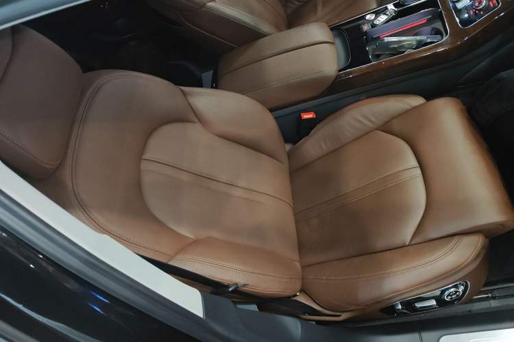 Used Audi A8 2014 A8L 45 TFSI quattro Comfort model
