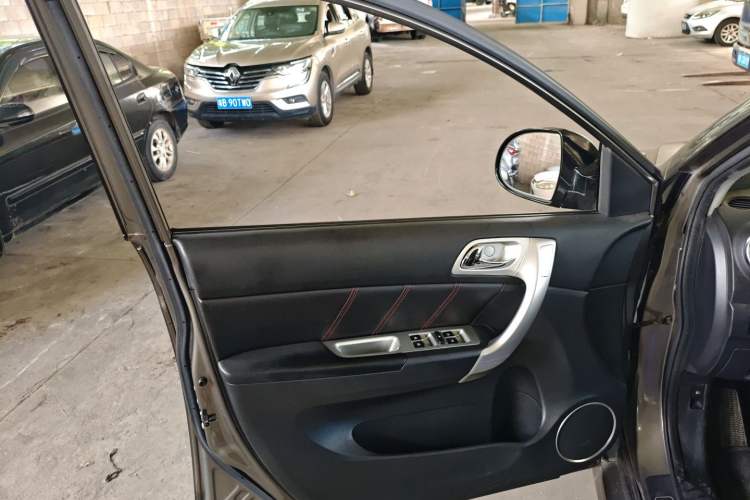 Used Haval H6 2013 Upgraded Model 2.4L Automatic Two-Wheel Drive Elite Version
