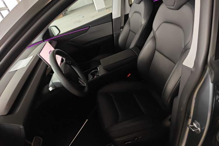 Used Tesla Model Y 2025 Rear-Wheel-Drive Version