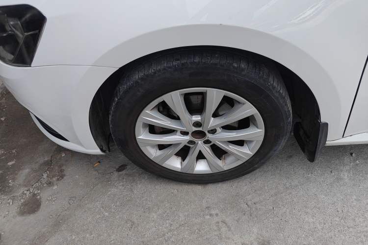 Used Volkswagen Lavida 2015 230TSI DSG Comfort Edition
