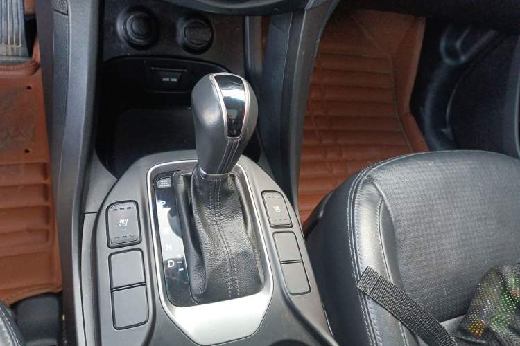 Used Hyundai Santa Fe Classic 2013 3.0L 4x4 Premium Edition 7-Seater Euro IV
