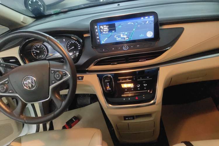 Used Buick GL8 2023 Facelifted Land Cruiser Executive Luxury Version
