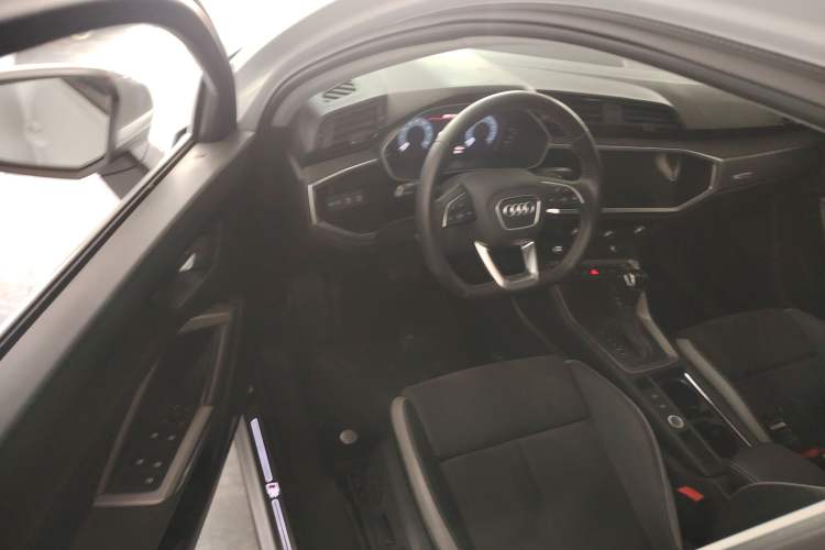 Used Audi Q3 2021 35 TFSI Fashion Dynamic Model
