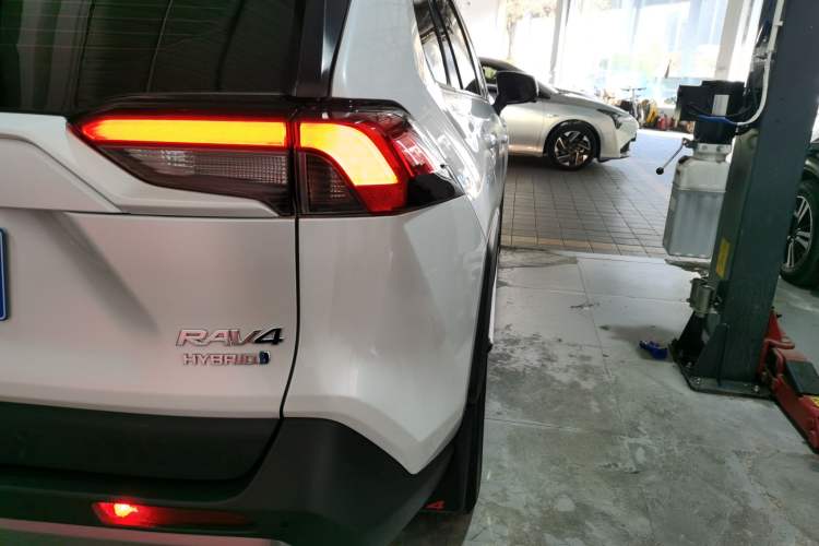 Used Toyota RAV4 2022 Dual-Engine 2.5L E-CVT Two-Wheel Drive Elite Edition