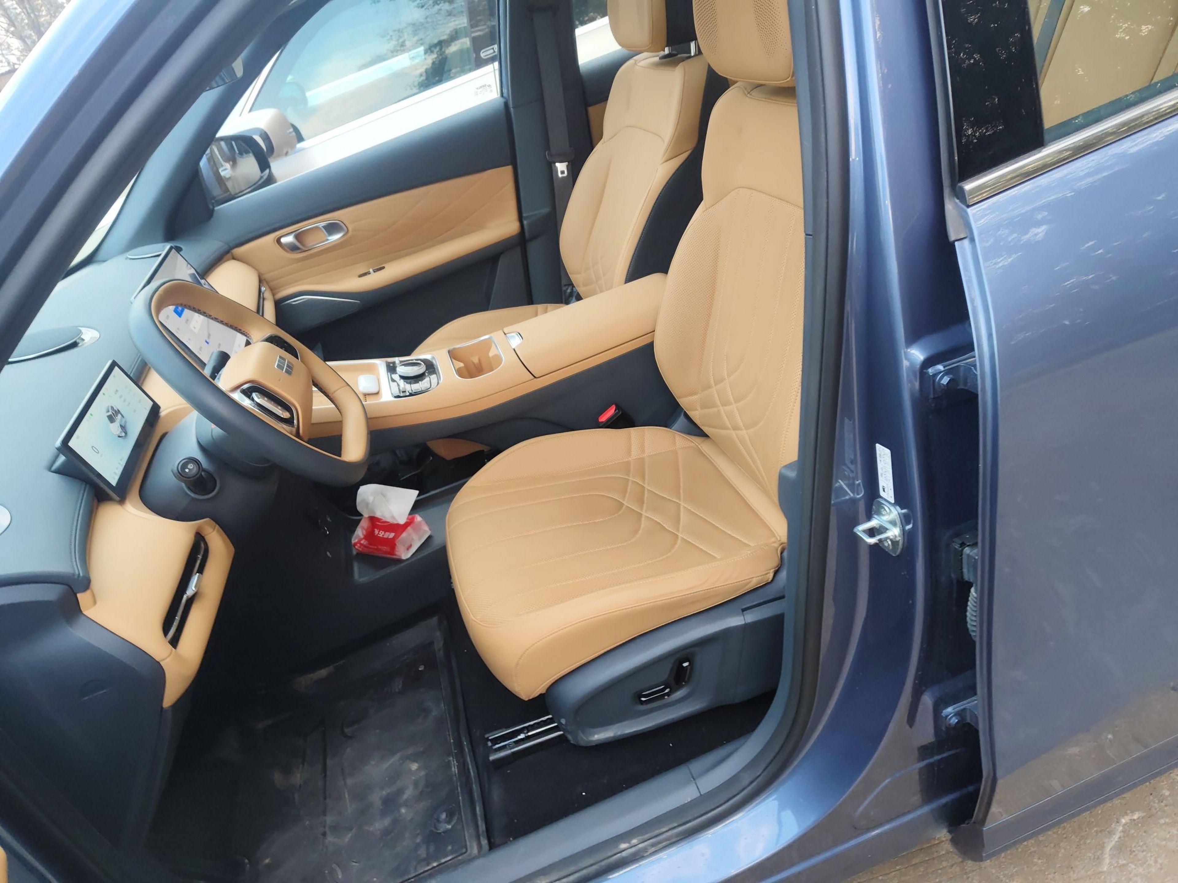 Переднее сиденье в автомобиле