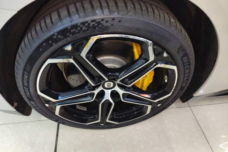 Used  SU7 2024 Rear-Drive Ultra-Long Range Advanced Pro-Level Intelligent Driving Version
