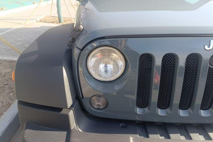 Used  Wrangler 2015 3.6L Rubicon Four-Door Comfort Edition
