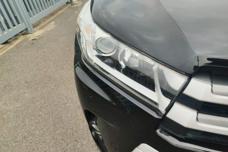Used Toyota Highlander 2018 2.0T Four-Wheel Drive Luxury Edition 7 Seats China V Emission Standard

