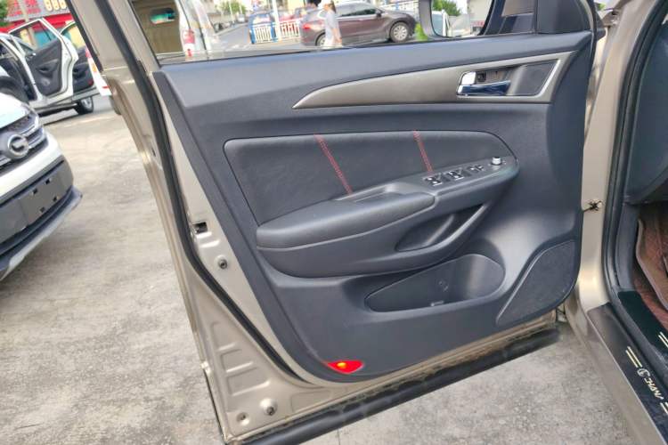 Used Changan CS75 2016 1.5T Manual FENGSHANG Model
