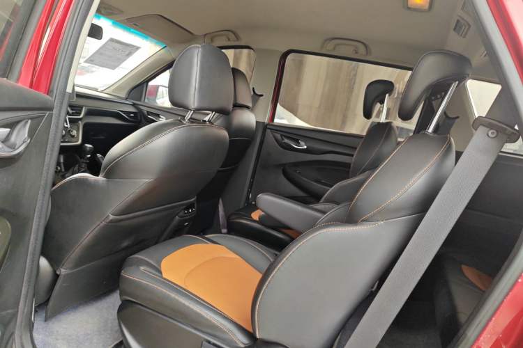 Used Wuling Hongguang S3 2018 1.5L Manual Comfort Model China V Standard
