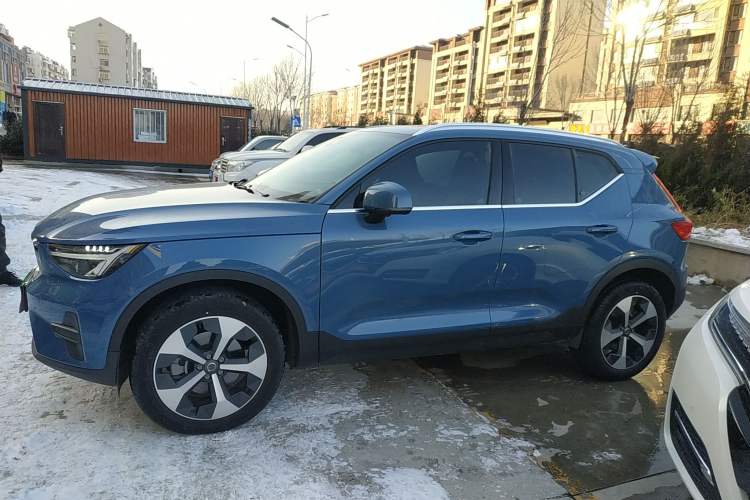 Used Volvo XC40 2024 B4 4x4 Smart Luxury Edition