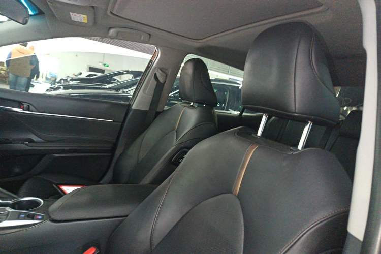 Used Toyota Camry 2021 2.0G Luxury Edition
