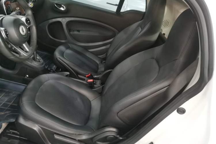 Used  fortwo 2017 1.0L 52kW New Sound Special Edition China V Emission Standard
