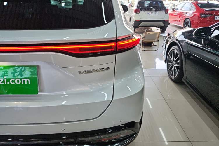 Used Toyota Venza 2023 2.0L CVT Two-Wheel Drive Luxury Edition