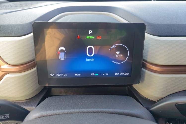 Used SOL E10X 2021 302 km Range Fashion Edition 30.2 kWh