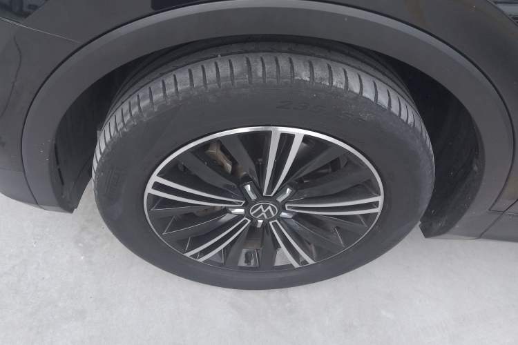 Used Volkswagen Tiguan L 2021 330TSI Automatic Two-Wheel Drive Smart Edition
