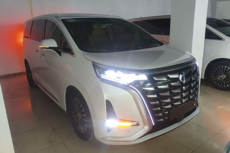 Used Denza D9 2022 DM-i 970 Four-Wheel Drive Flagship Model
