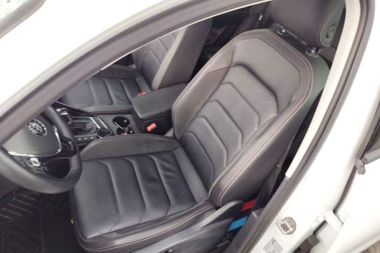 Used Volkswagen Tayron 2020 330TSI Two-Wheel Drive Luxury Smart Connectivity Version
