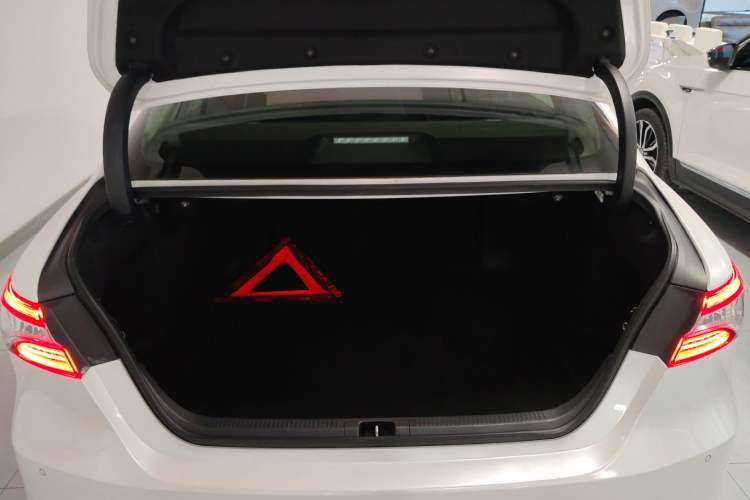 Used Toyota Camry 2021 2.0G Luxury Edition
