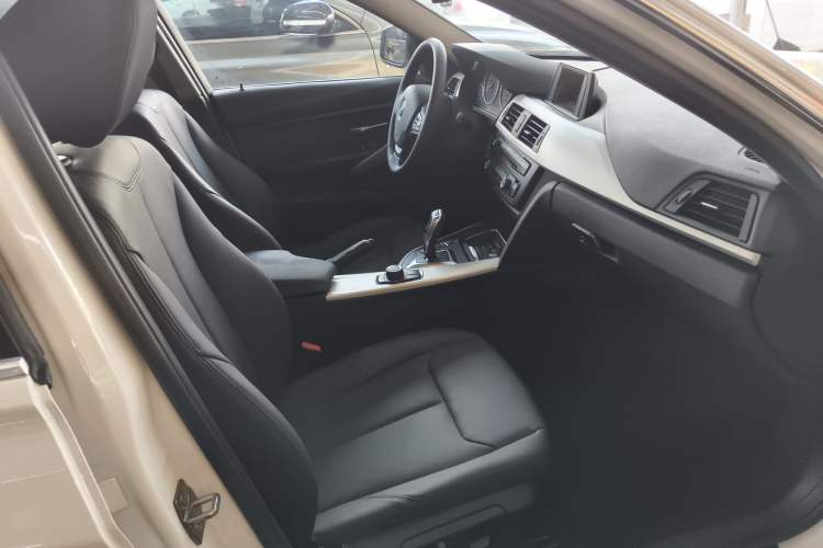 Used BMW 3 Series 2015 316Li Fashion Model
